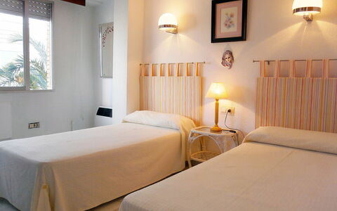 Turia Playa: Schlafzimmer, Bett, Möbel, Zimmer, Bettdecke, Eigentum, Matratze, Bedding, Interior Design, Bettrahmen
