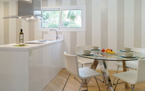 Fontanilla: Zimmer, Möbel, Interior Design, Eigentum, Küche, Gelb, Fussboden, Countertop, Gebäude, Zuhause