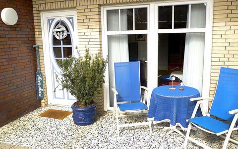 Norddeich 110: Blau, Eigentum, Haus, Zimmer, Gebäude, Zuhause, Grundeigentum, Wand, Möbel, Hinterhof