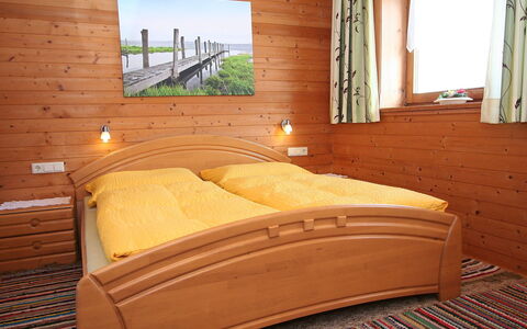 Aschau im Zillertal 320: Möbel, Bett, Schlafzimmer, Zimmer, Bettrahmen, Eigentum, Komfort, Interior Design, Bettdecke, Matratze