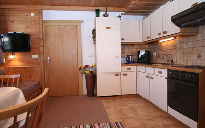 Annelies 320.1: Zimmer, Eigentum, Möbel, Countertop, Gebäude, Cabinetry, Küche, Fussboden, Interior Design, Haus