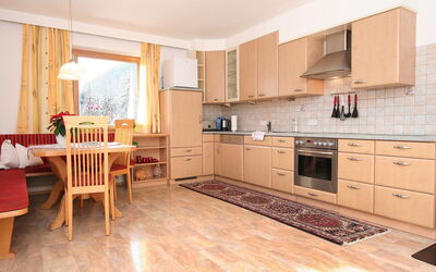 Annelies 320.2: Möbel, Eigentum, Zimmer, Cabinetry, Küche, Interior Design, Countertop, Fussboden, Gebäude, Fliese