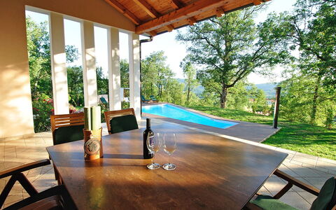 Vesna: Eigentum, Zimmer, Gebäude, Haus, Zuhause, Grundeigentum, Veranda, Interior Design, Decke, Deck