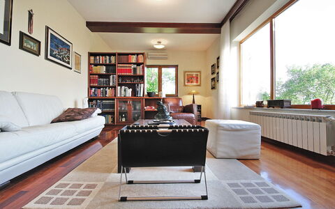 Vesna: Zimmer, Wohnzimmer, Interior Design, Fussboden, Eigentum, Holzboden, Möbel, Laminatboden, Gebäude, Hartholz