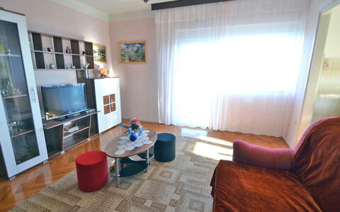 Josip: Zimmer, Eigentum, Möbel, Wohnzimmer, Gebäude, Interior Design, Fussboden, Haus, Grundeigentum, Zuhause