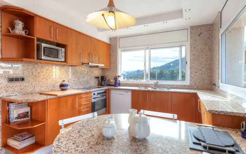 Fane: Countertop, Eigentum, Zimmer, Möbel, Küche, Cabinetry, Gebäude, Interior Design, Grundeigentum, Zuhause