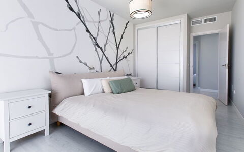Venezuela: Bett, Möbel, Bedding, Schlafzimmer, Interior Design, Bettdecke, Wand, Fussboden, Holz, Linens