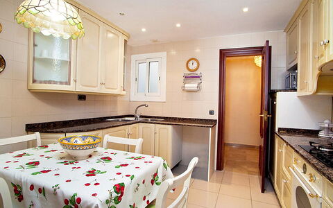 Pg Gracia - Valencia: Zimmer, Eigentum, Möbel, Gebäude, Interior Design, Fussboden, Küche, Grundeigentum, Decke, Haus