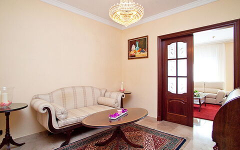Pg Gracia - Valencia: Zimmer, Eigentum, Möbel, Interior Design, Fussboden, Grundeigentum, Gebäude, Tabelle, Decke, Haus