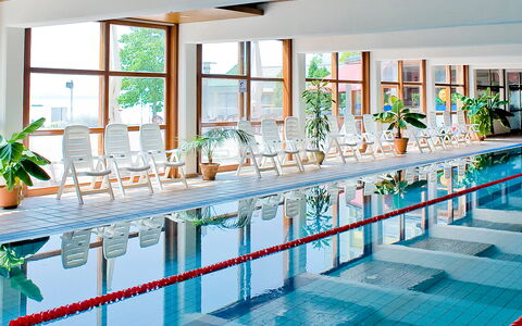 Tihany 500: Wasser, Eigentum, Fenster, Armatur, Pflanze, Blumentopf, Zapfhahn, Schwimmbad, Zimmerpflanze, Interior Design