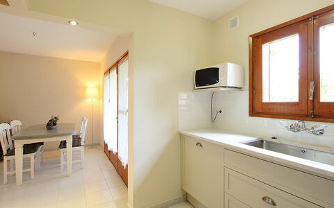 Mas Rovira 8: Eigentum, Zimmer, Badezimmer, Möbel, Fussboden, Gebäude, Interior Design, Haus, Sinken, Grundeigentum