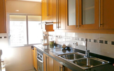 La Goleta: Countertop, Eigentum, Cabinetry, Küche, Zimmer, Möbel, Sinken, Gebäude, Interior Design, Grundeigentum