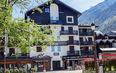 Chamonix 710: Himmel, Gebäude, Fenster, Eigentum, Pflanze, Wolke, Berg, Baum, Urban Design, Die Architektur