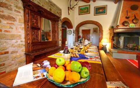 Civitella: Eigentum, Zimmer, Haus, Gebäude, Zuhause, Interior Design, Tabelle, Esszimmer, Stillleben, Grundeigentum