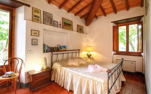 Civitella: Eigentum, Zimmer, Möbel, Gebäude, Schlafzimmer, Bett, Decke, Haus, Interior Design, Grundeigentum