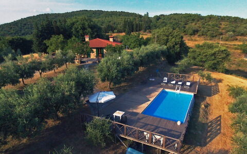 Civitella: Eigentum, Luftaufnahmen, Bergstation, Haus, Grundeigentum, Estate, Ländliches Gebiet, Schwimmbad, Baum, Zuhause