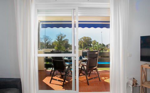 Lorcrimar: Interior Design, Glas, Stuhl, Fensterbehandlung, Fensterabdeckung, Schatten, Balkon, Eco Hotel, Holzbeize, Vorhang