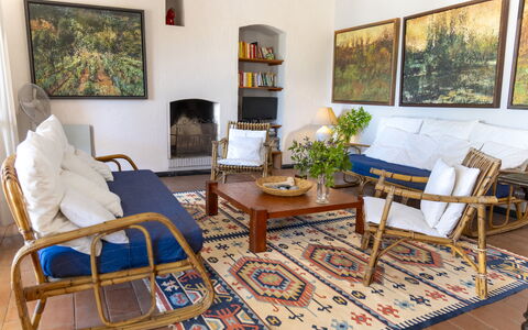 Casa Dei Lentischi: Möbel, Interior Design, Flooring, Holz, Couch, Wohnzimmer, Fussboden, Stuhl, Zimmer, Beleuchtung