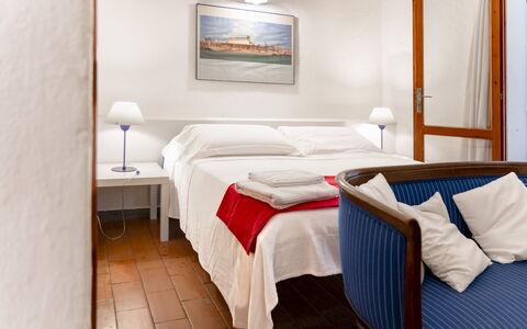 Casa Dei Lentischi: Möbel, Interior Design, Schlafzimmer, Bett, Fussboden, Flooring, Zuhause, Wohnung, Bettrahmen, Bettdecke