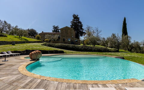 Villa Ferdinando: Schwimmbad, Landschaft, Resort, Garten, Landscaping, Water Feature, Estate, Gartenmöbel, Rasen, Hinterhof