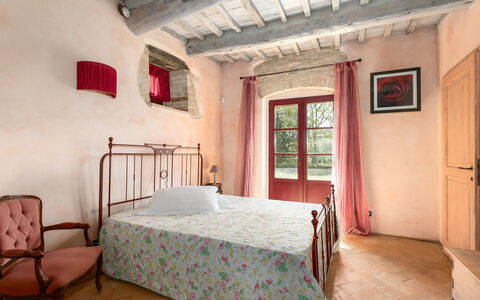 Villa Ferdinando: Möbel, Wand, Flooring, Interior Design, Schlafzimmer, Bett, Fussboden, Rosa, Linens, Decke