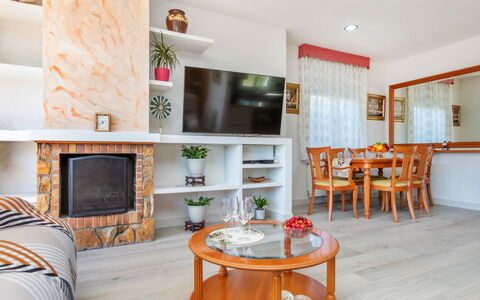 Figaro: Interior Design, Möbel, Holz, Flooring, Decke, Zimmer, Wohnzimmer, Fussboden, Zuhause, Beleuchtung