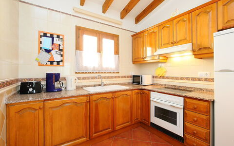 Del Azahar: Countertop, Cabinetry, Küche, Zimmer, Möbel, Eigentum, Interior Design, Gebäude, Zuhause, Decke