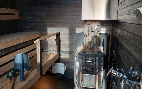 Mukan Maja: Holz, Hartholz, Holzbeize, Natürliches Material, Holzofen, Feuerstelle, Planke, Holzboden, Kamin, Light Fixture