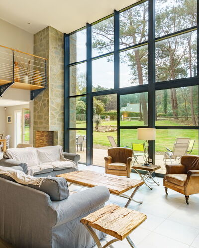 Maison du Bois du Kador: Möbel, Eigentum, Pflanze, Couch, Schatten, Gebäude, Interior Design, Tabelle, Fenster, Komfort