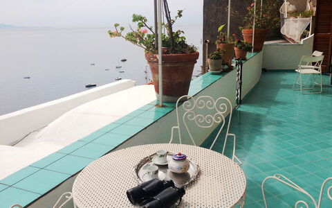 A'Scalinatella: Tabelle, Schwimmbad, Zimmer, Blumentopf, Kaffetisch, Fussboden, Urlaub, Möbel, Interior Design, Pflanze