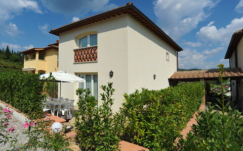 Casa Fabrizio: Wolke, Pflanze, Himmel, Gebäude, Fenster, Haus, Grundstueck, Hütte, Nachbarschaft, Wohngebiet