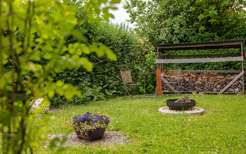 Langes Leben al Khalid: Pflanze, Blatt, Natürliche Landschaft, Blume, Botanik, Baum, Vegetation, Gartenmöbel, Gras, Strauch