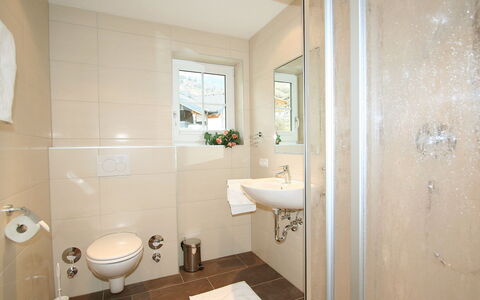 Pians 150: Badezimmer, Eigentum, Zimmer, Armatur, Interior Design, Fussboden, Fliese, Toilette, Bad Zubehör, Wand