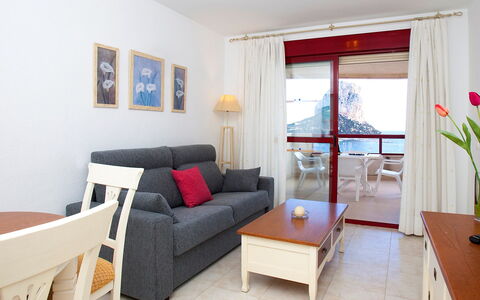 Calpe Calp 867: Zimmer, Eigentum, Möbel, Wohnzimmer, Interior Design, Gebäude, Gelb, Fussboden, Haus, Grundeigentum