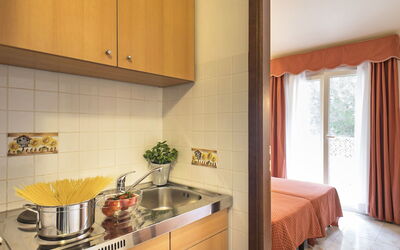 Bi Village 200.1: Zimmer, Eigentum, Möbel, Countertop, Interior Design, Küche, Gebäude, Cabinetry, Fliese, Haus