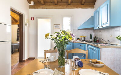 Bi Village 200.45: Zimmer, Eigentum, Küche, Interior Design, Countertop, Gebäude, Gelb, Haus, Möbel, Decke