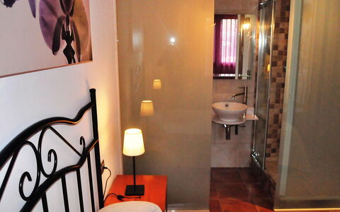 Astral: Zimmer, Eigentum, Interior Design, Möbel, Gebäude, Wand, Suite, Tür, Haus, Fussboden