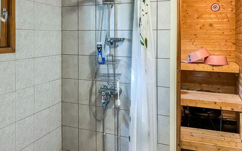Leppäranta: Flooring, Holz, Fussboden, Armatur, Interior Design, Badezimmer, Installation, Duschkopf, Dusche, Zimmer