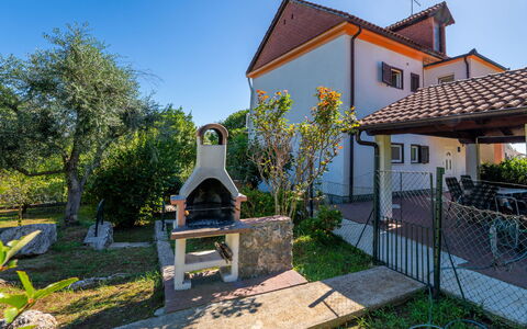 Franjo: Dach, Zuhause, Garten, Estate, Hütte, Landscaping, Hazienda, Garten, Hinterhof, Villa