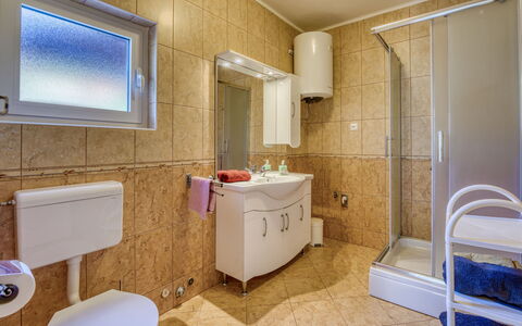 Franjo: Flooring, Interior Design, Armatur, Fussboden, Sinken, Badezimmer, Bad Sink, Zapfhahn, Decke, Zimmer
