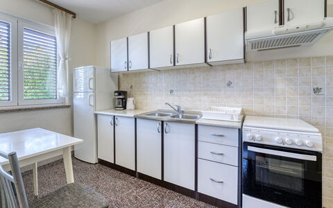 Franjo: Flooring, Interior Design, Fussboden, Möbel, Wohnung, Zimmer, Decke, Major Appliance, Küche, Countertop