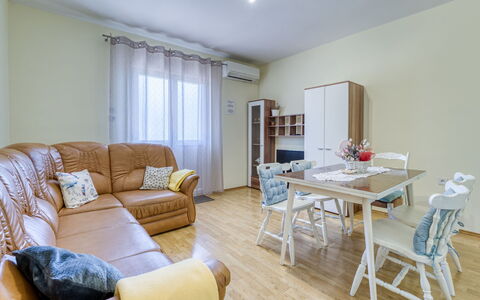 Franjo: Möbel, Interior Design, Flooring, Fussboden, Holz, Zimmer, Couch, Decke, Holzboden, Wohnzimmer