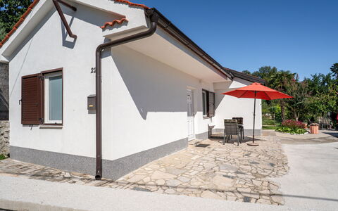 Opatija Ika 106: Wand, Gebäude, Haus, Zuhause, Dach, Wohngebiet, Die Architektur, Fassade, Hütte, Menschliche Siedlung