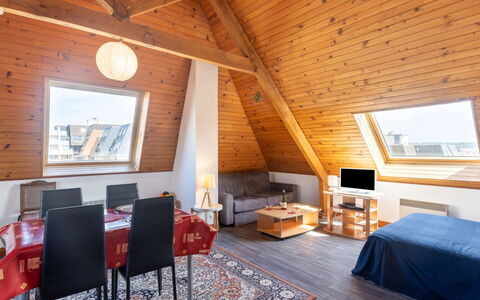 Résidence du Port: Möbel, Eigentum, Tabelle, Cabinetry, Stuhl, Holz, Gebäude, Beleuchtung, Countertop, Interior Design