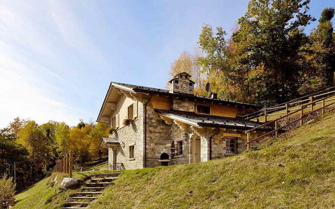 Chalet Anna: Eigentum, Himmel, Haus, Natürliche Landschaft, Baum, Ländliches Gebiet, Gebäude, Die Architektur, Gras, Zuhause