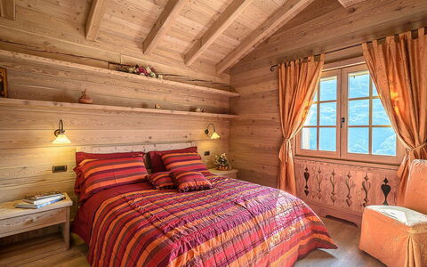 Chalet Anna: Schlafzimmer, Zimmer, Bett, Möbel, Eigentum, Interior Design, Decke, Bettdecke, Bedding, Gebäude