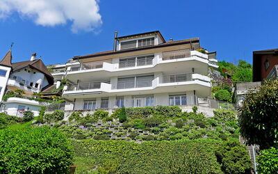 Ennetbürgen 100: Himmel, Pflanze, Wolke, Gebäude, Eigentum, Fenster, Natur, Baum, Die Architektur, Urban Design