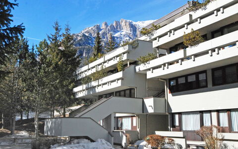 Canazei 200: Himmel, Gebäude, Berg, Schnee, Steigung, Baum, Haus, Fenster, Urban Design, Fassade