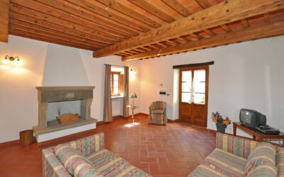 Civetta 1: Zimmer, Eigentum, Gebäude, Möbel, Wohnzimmer, Decke, Haus, Interior Design, Grundeigentum, Strahl