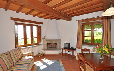 Civetta 2: Zimmer, Eigentum, Gebäude, Möbel, Haus, Wohnzimmer, Decke, Grundeigentum, Interior Design, Hütte